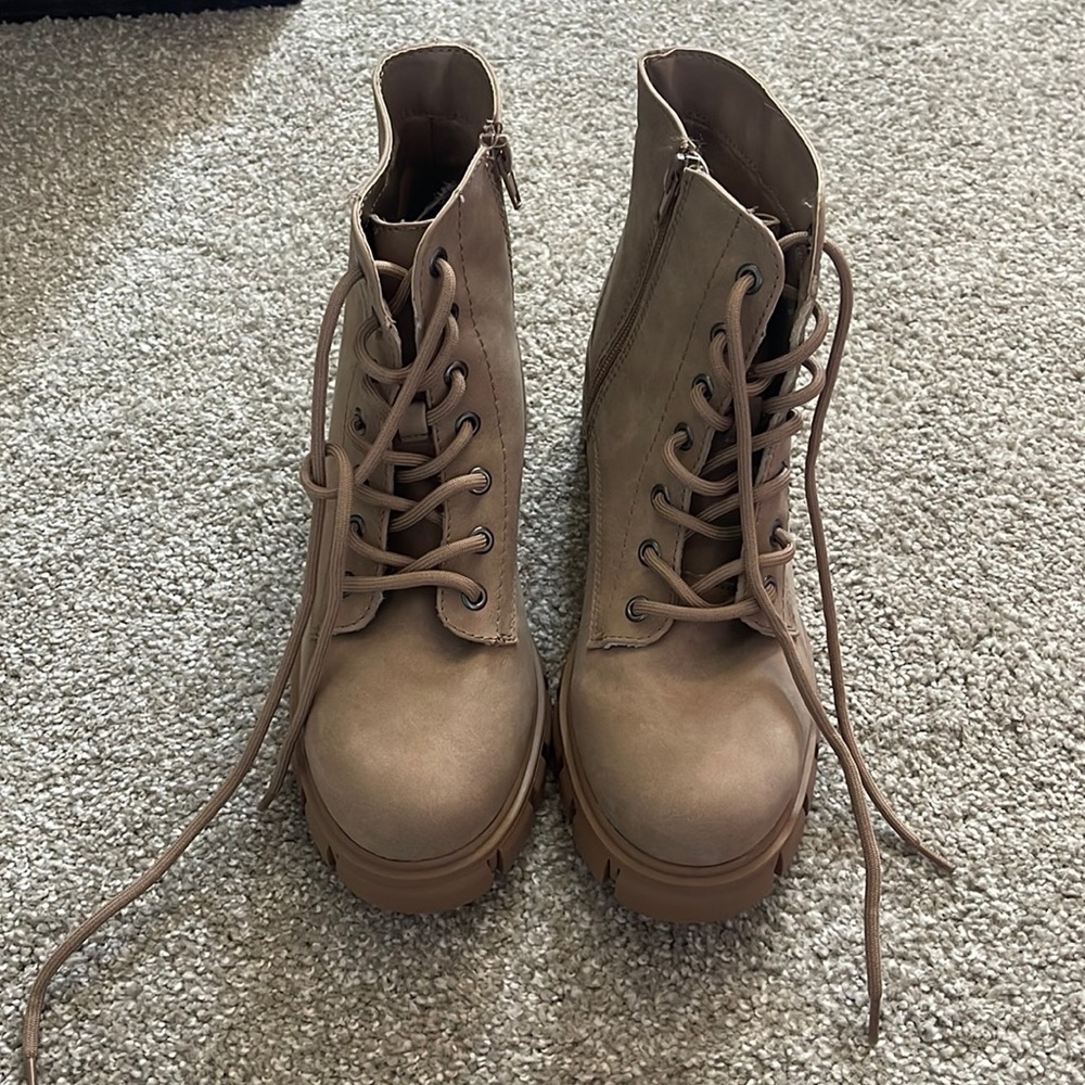 Combat boots